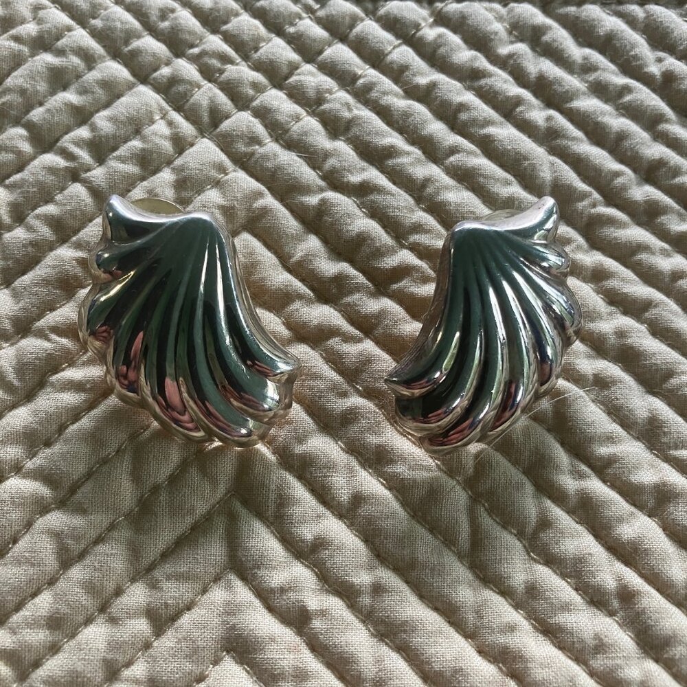 Sterling Silver Shell Shaped Earring - image 2